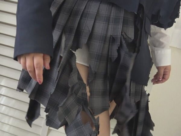 もったいないブレザー制服切り裂き